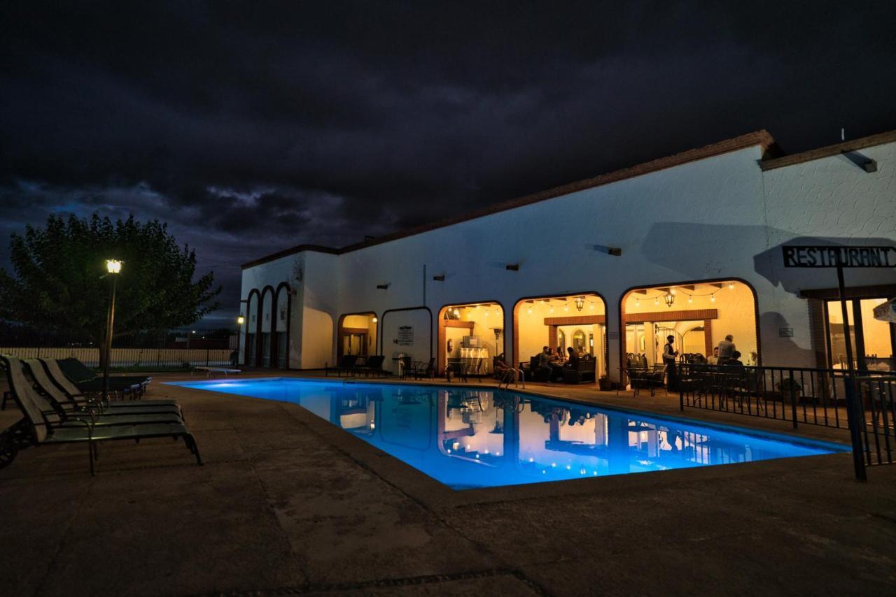 Hotel Hacienda Nuevo Casas Grandes Bagian luar foto