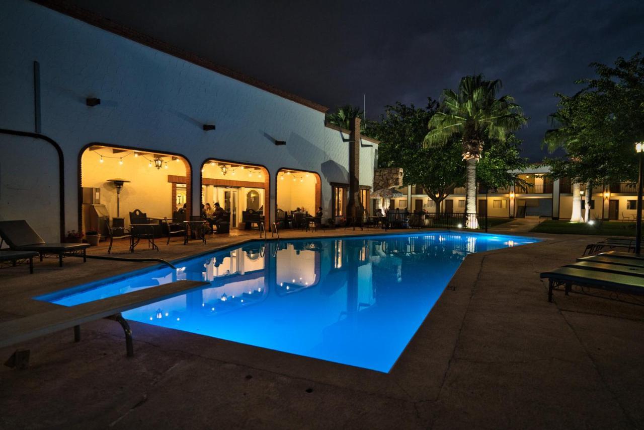 Hotel Hacienda Nuevo Casas Grandes Bagian luar foto