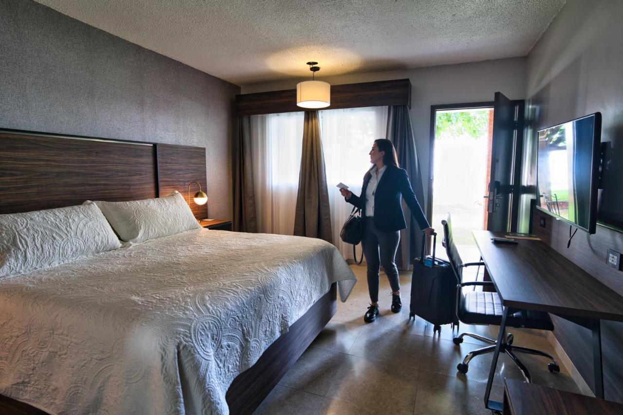 Hotel Hacienda Nuevo Casas Grandes Bagian luar foto