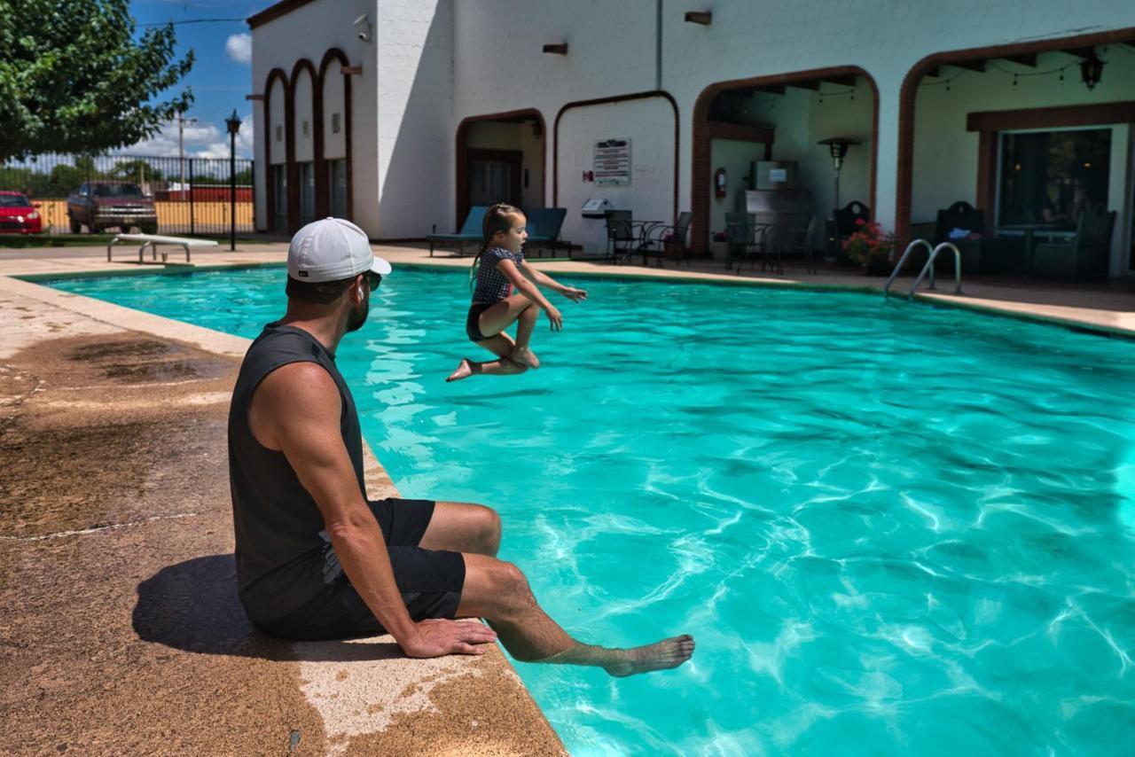 Hotel Hacienda Nuevo Casas Grandes Bagian luar foto