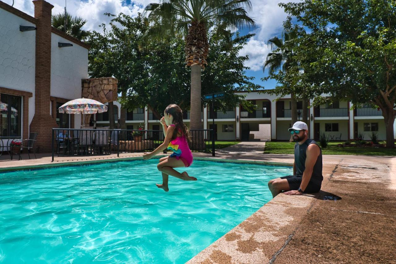 Hotel Hacienda Nuevo Casas Grandes Bagian luar foto