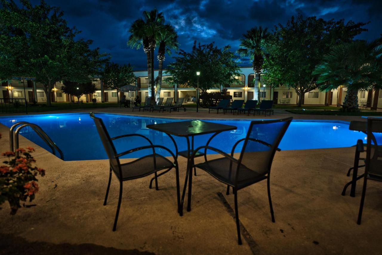 Hotel Hacienda Nuevo Casas Grandes Bagian luar foto