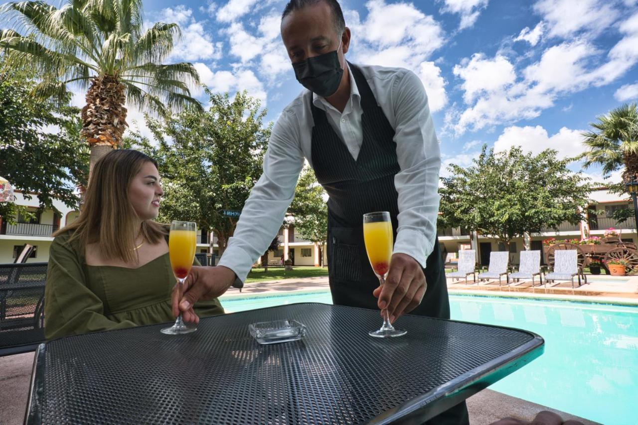 Hotel Hacienda Nuevo Casas Grandes Bagian luar foto