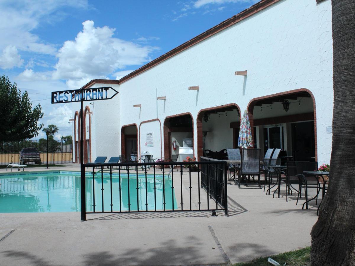 Hotel Hacienda Nuevo Casas Grandes Bagian luar foto