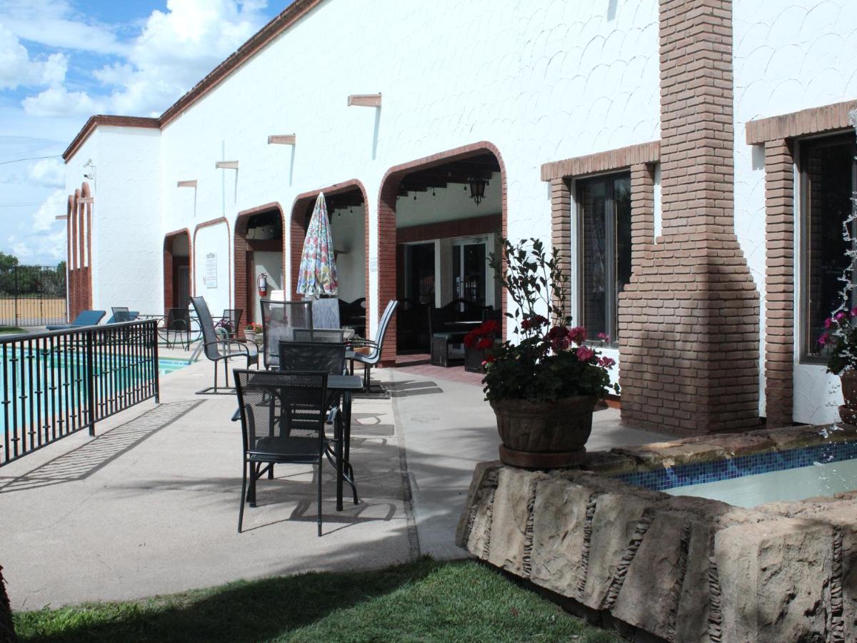 Hotel Hacienda Nuevo Casas Grandes Bagian luar foto